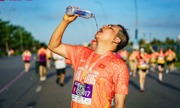 VnExpress Marathon Đà Nẵng diễn ra trong điều kiện nắng ráo