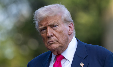 Ông Trump dọa kiện báo Mỹ vì bài viết về Epstein