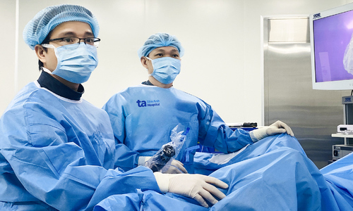Thận và niệu quản người đàn ông nhiều sỏi