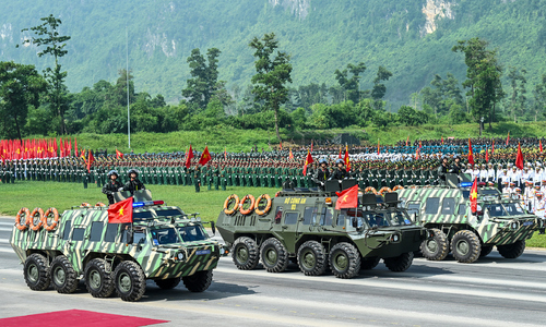 Xe bọc thép, lội nước của Công an lần đầu luyện diễu binh