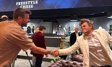 Pique ngạc nhiên trước pha thí hậu của Carlsen