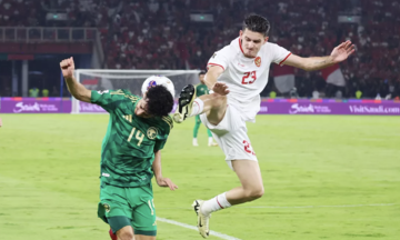 Sao nhập tịch Indonesia gặp vạ vì đăng ảnh đạp đầu cầu thủ Arab Saudi