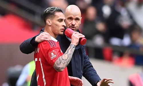 Ten Hag: 'Antony vẫn là con trai tôi'