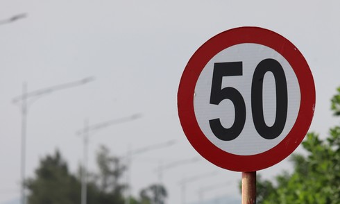Traffic authorities propose painting speed limits directly onto roads