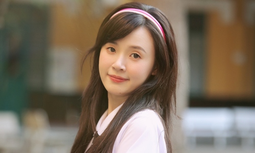 Tạo hình nữ sinh của Midu ở tuổi 36