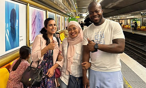 Indonesian tourist hailed for apprehending pickpocket in Paris