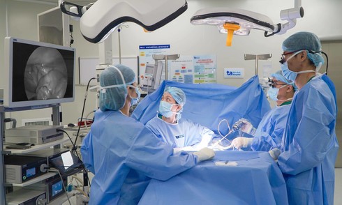 Double esophageal cyst causes weight loss and abdominal distension in a young boy