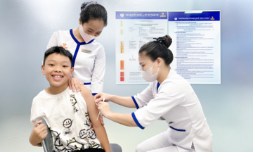 Nhiều người tiêm vaccine phòng sốt xuất huyết