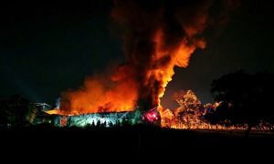 Fire engulfs 1,000 m2 plastics factory in Quang Ngai