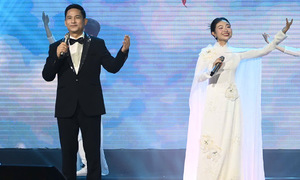 Chinese artists perform Vietnamese songs
