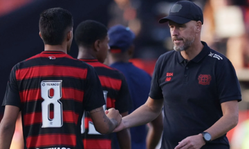 Leverkusen thảm bại trong ngày Ten Hag ra mắt