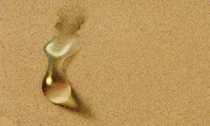 Korean artist's waterdrop paintings