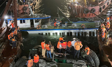 Xuyên đêm tìm kiếm nạn nhân tàu chìm