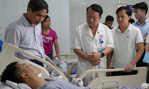 Nạn nhân vụ lật tàu ở Hạ Long bị sang chấn tâm lý