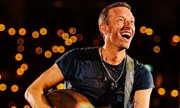 Thủ lĩnh Coldplay trêu fan sau vụ Kiss Cam lộ chuyện ngoại tình