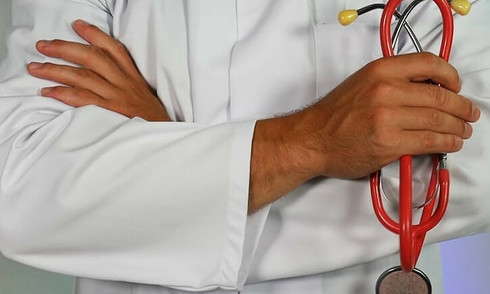 Doctor accused of exchanging prescriptions for sex