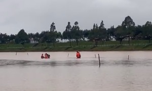 Police rescue two siblings from Dak Bla river