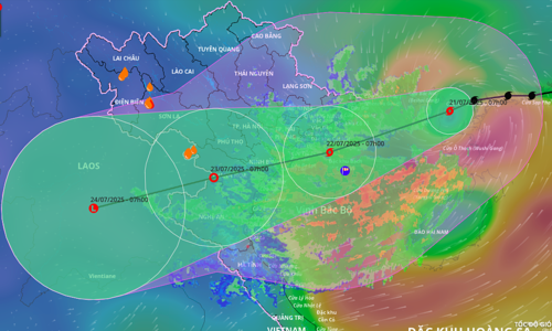 Typhoon Wipha strengthens as it enters the Gulf of Tonkin