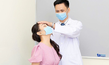 Đau đầu, tê nhức vai gáy cảnh báo thoái hóa cột sống cổ