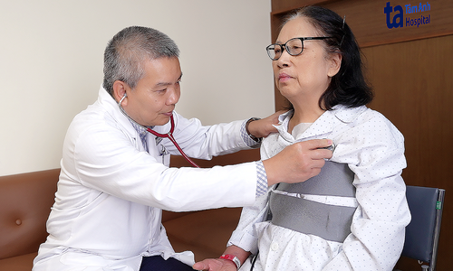 Biến chứng nhiễm trùng phá hỏng van tim nhân tạo của người phụ nữ