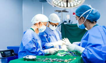 U dị dạng tĩnh mạch giống nốt ruồi son