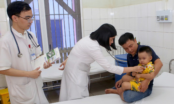 Cứu sống bé trai ngưng tim do ngã hồ cá Koi