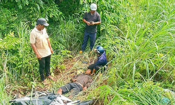 Người đàn ông hôn mê trong bãi cỏ sau 4 ngày mất tích