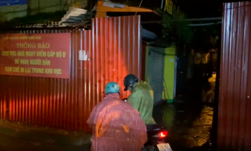 Hà Nội di dân khỏi chung cư nguy hiểm