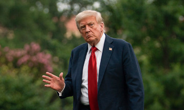 Báo Mỹ bị hạn chế tiếp cận ông Trump sau bài đăng về Epstein