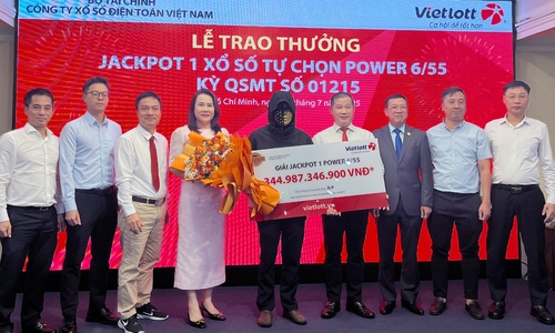 Người trúng Jackpot kỷ lục nói 'chưa có kế hoạch' dùng 345 tỷ đồng