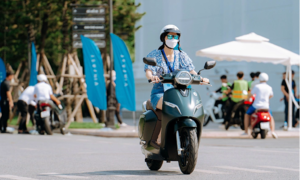 Vingroup proposes covering registration fees for Hanoi electric motorbike buyers