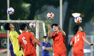 Việt Nam tập trên sân thiếu ánh sáng trước bán kết U23 Đông Nam Á