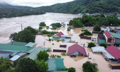 Floods submerge homes in Nghe An province