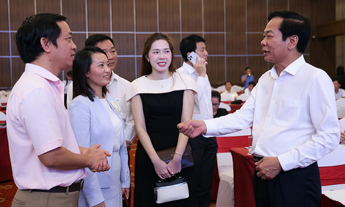 Lãnh đạo Cần Thơ đối thoại gỡ vướng thủ tục cho doanh nghiệp