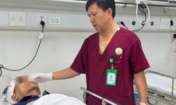 Mổ cứu nạn nhân nguy kịch trong vụ ôtô đâm loạt xe máy ở Hà Nội