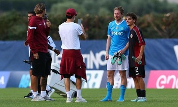 Napoli thua đội hạng ba trong ngày ra mắt của De Bruyne
