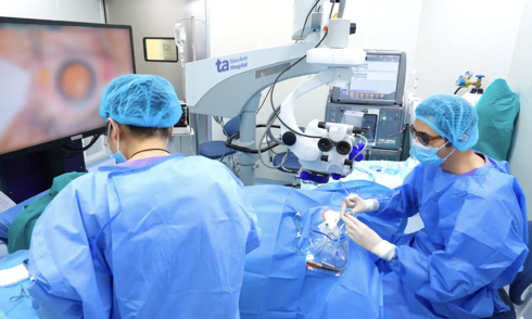 Two surgeries restore sight for cataract patient