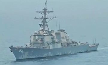 Iran tuyên bố 'xua đuổi' tàu khu trục Mỹ ở Vịnh Oman
