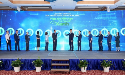 Vay trả góp lãi suất 4% chuyển xe xăng sang điện