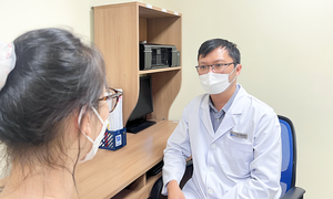 Can frequent corticosteroid nasal sprays lead to adrenal insufficiency?