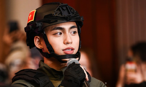 Binz and Mono join police officer role-playing show