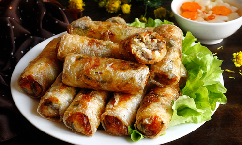 Chả giò, chạo tôm trong danh sách 'món ăn vặt ngon nhất Việt Nam'