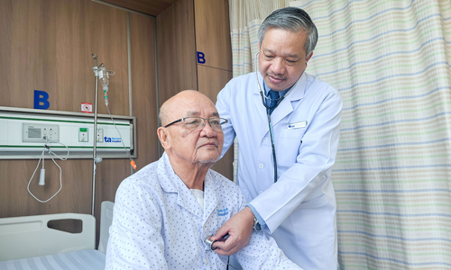 Bắc ba cầu nối mạch vành tái thông dòng máu nuôi tim cụ ông