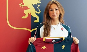 Fans abuzz over 'world's most beautiful soccer player'