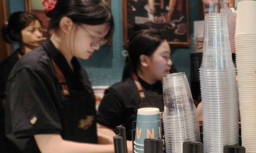 Quán ăn, cà phê ở Hà Nội dùng nilon, cốc nhựa thế nào?