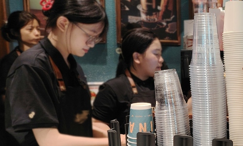 Quán ăn, cà phê ở Hà Nội dùng nilon, cốc nhựa thế nào?
