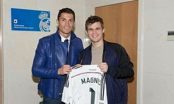 Carlsen thách đấu cờ vua với Ronaldo