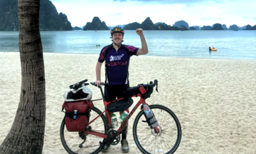 Chàng trai đạp xe 12.000 km từ Ireland sang Việt Nam