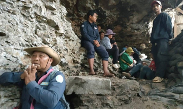 45 nhân viên đền Preah Vihear mắc kẹt gần hai ngày giữa xung đột