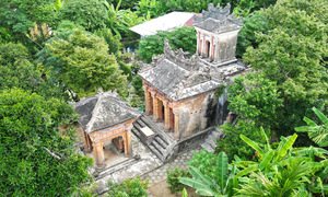 Tomb of the first-rank mandarin who oversaw the construction of Khai Dinh's tomb